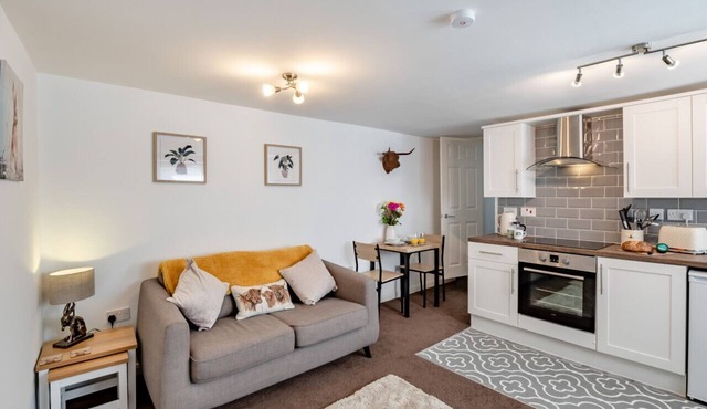 Elmsleigh Nook - One Bedroom House, Sleeps 2