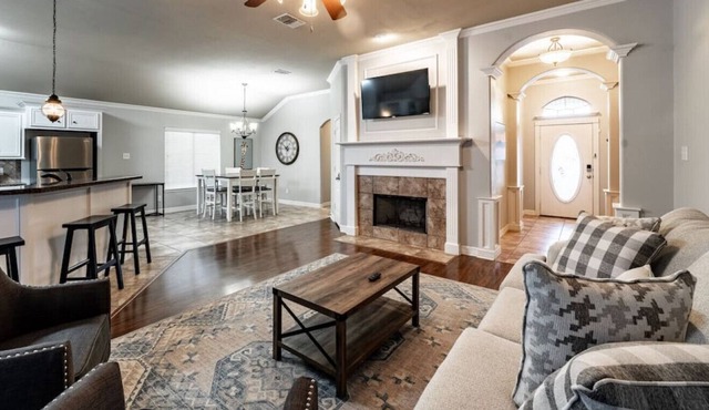 Elmwood Estate - 3BR/2BA - Family Friendly