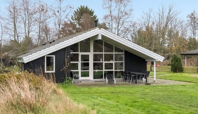 "Elni" - 900m from the sea by Interhome