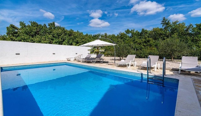 Elo Holiday Home
