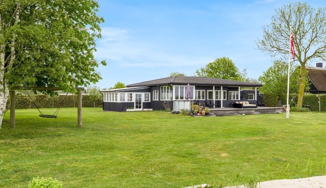 "Elodie" - 10m from the sea by Interhome