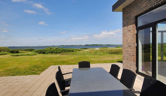 "Eloise" - 50m to the fjord by Interhome