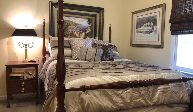 Elon Private Guest Suite : 2 bedroom, Sitting room, bath, laundry
