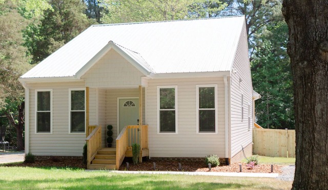 Elon University & Country Club Area Newly Built 3BDR home large private backyard