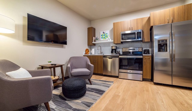 Eloquent 1 Bed Riverfront Park Travel Apartment