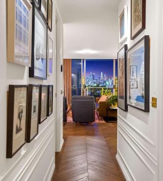 Eloquent Executive Footscray Apt with parking & pool