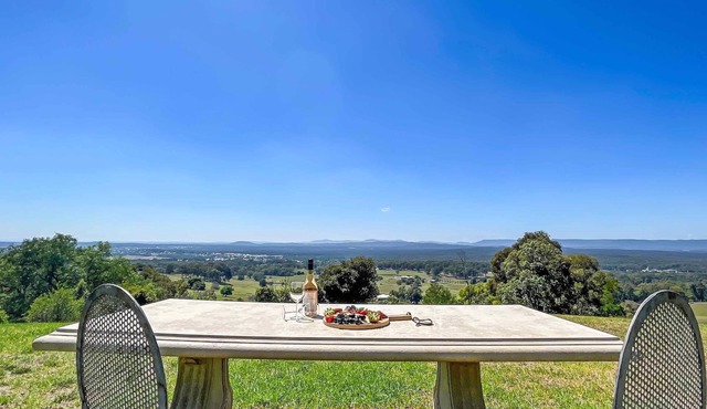 Elouera Retreat - Hunter Valley escape with all around views