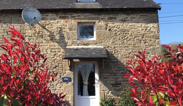 Elsa Cottage - charming cottage - private garden, shared pool, fabulous grounds