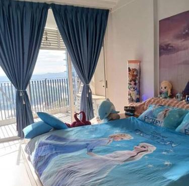 Elsa Frozen冰雪王国主题海景公寓 香薰热水浴缸 蓝牙音响投影仪 Nexflix 2b2b