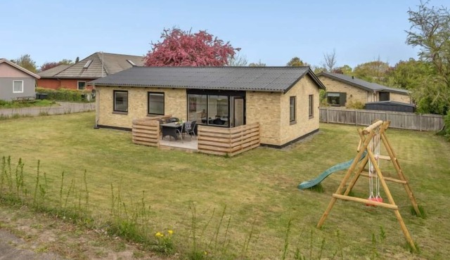 "Elsie" - 2km from the sea by Interhome