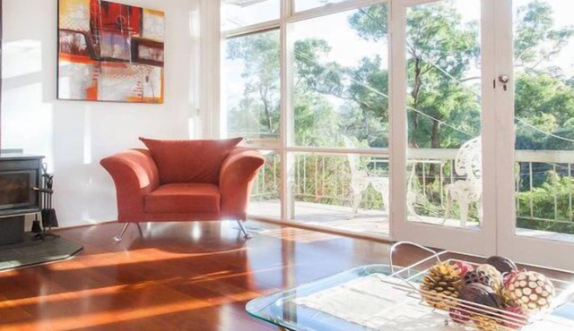 Eltham Retreat Guest House - Warm & Bright Home