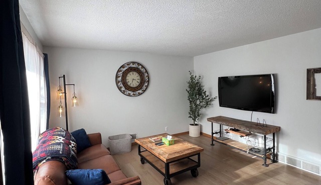 Elton Hills Park Quite 3-bedroom Spacious Home