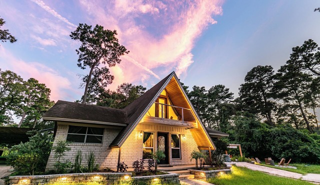 Elvenstar Lodge - Enchanting A-Frame Retreat, Themed Decor, Pond & Nature Views