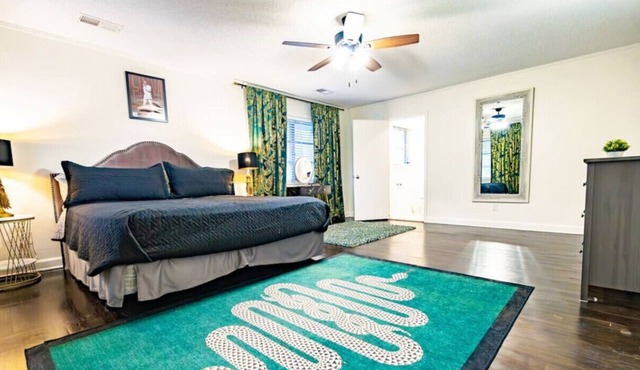 Elvis' lovely home near Graceland