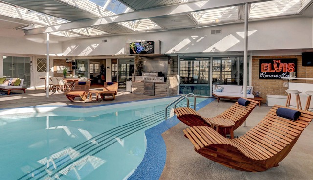 Elvis Retreat Heated Pool Mins from Arrowhead