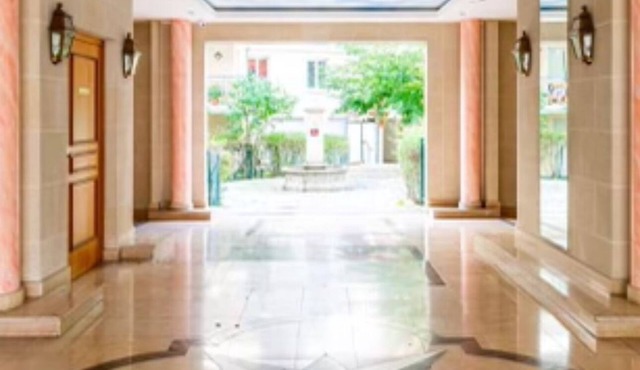 ELYSEE DARCY Centre Gare with balcony loggia and secure private garage