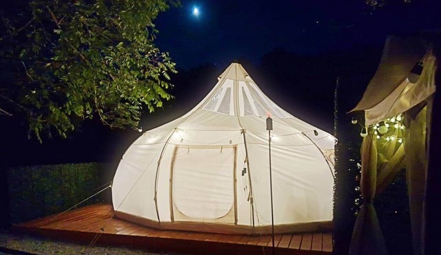 Elysian Escape: Starlit Riverfront Glamping Suite AC + WiFi + Games