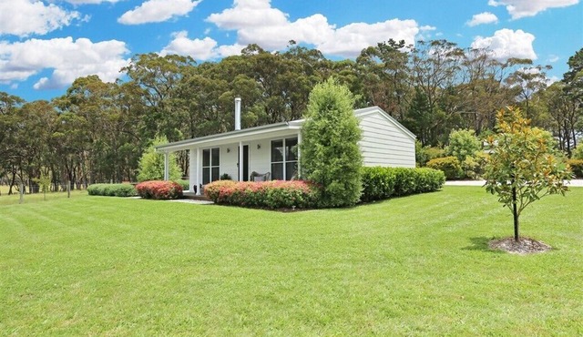 Elysium Cottage - A Cosy Retreat with Water Views