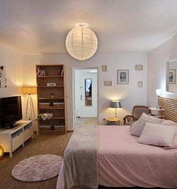 EMA Cottage