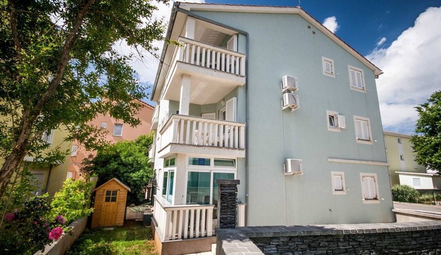 Ema - Cozy Pet-friendly Suite for Two with Parking