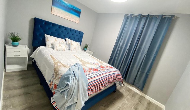 EMALUX Condo Near Downtown,Bus,Train,Hospitals,United-Center,Fulton Market
