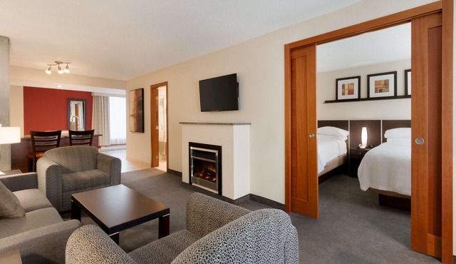 Embassy Suites Montréal by Hilton