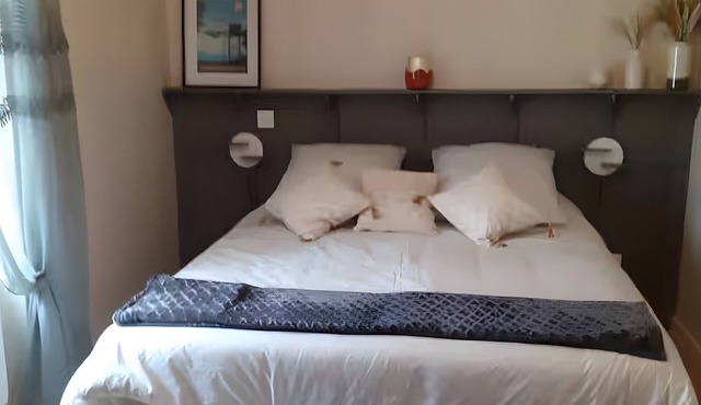 “Embellie” Guest Room with Private Terrace, Garden, and Wi-Fi