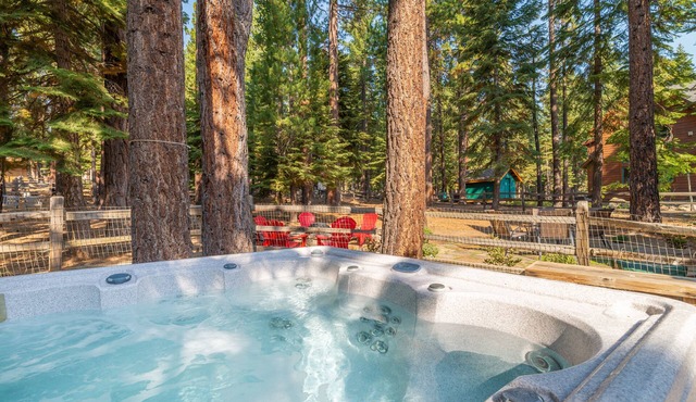 Ember Ridge - Lake View w Guest Unit, Hot Tub, Ping Pong, Dog OK