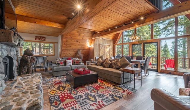 Ember Ridge Retreat by Tahoe Getaways - 3BR Pet-Friendly Carnelian Bay Rental w Fenced Yard, Ping Pong, Hot Tub, Near Northstar