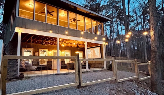 Emberlight Cove: Cozy Lakefront Retreat w/Firepit & Outdoor Movies 10min-Cullman