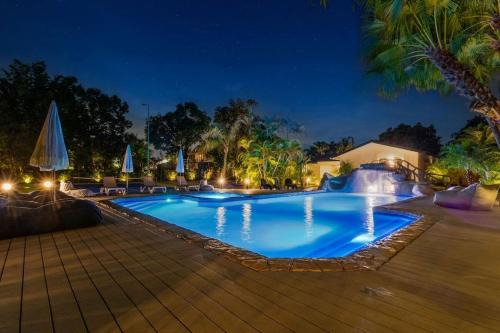 EmbraceVilla waterslide Multi Court&Cinema