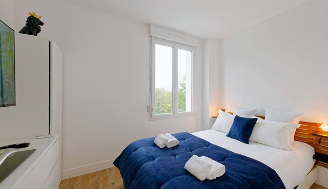 Embrun apartment – in the heart of Portbail – with access to the swimming pool