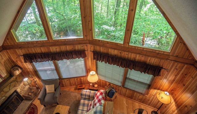 Emelca Inn at Fleetwood Falls - Wrap Around Porch