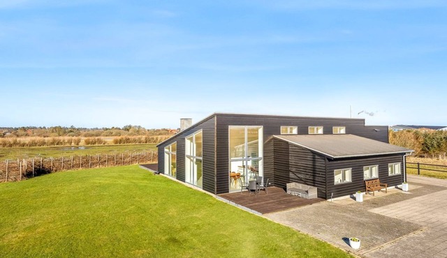 "Emelita" - 1.4km from the sea by Interhome