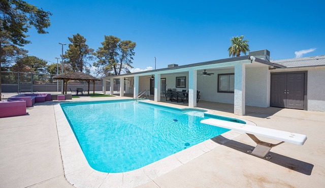 Emerald · 33% Offspring special - Extraordinary House