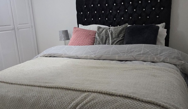 Emerald Apartment With Triple A Star Proximity