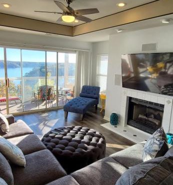 Emerald Bay 3br with boat slip