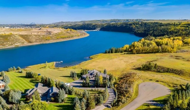 Emerald Bay Luxury Retreat with Hot Tub & Sauna