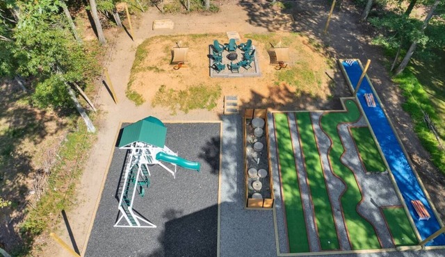 Emerald Bliss, MiniGolf Bowling Playset Beach Horseshoe Cornhole