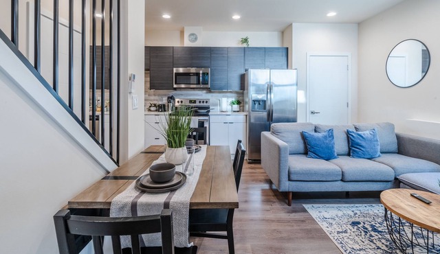 Emerald city Modern! Short drive to downtown & UW