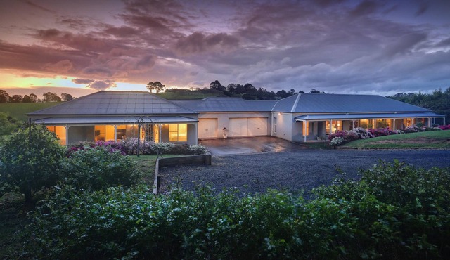 Emerald Cottage - Dreaming of a country cottage to enjoy a little getaway, or share with friends and family.