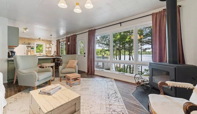 Emerald Cottage on the Lake and Trail Systems!n