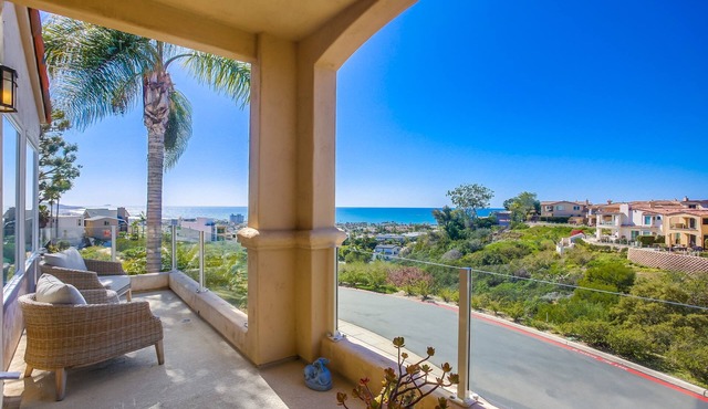 Emerald Cove - 2 Bedroom La Jolla Home with Amazing Ocean Views