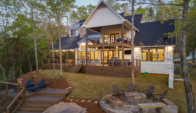 Emerald Cove at Smith Lake: 7BR house, sleeps 18+, beautiful channel views!