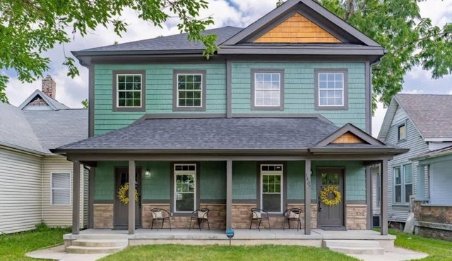 Emerald Escape-Spacious Duplex