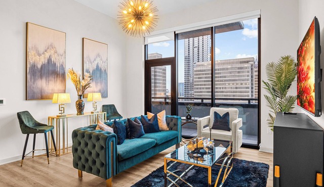 Emerald Grand: 27th Floor Penthouse in ATL | 14ft Ceilings, FIFA & Skyline Views