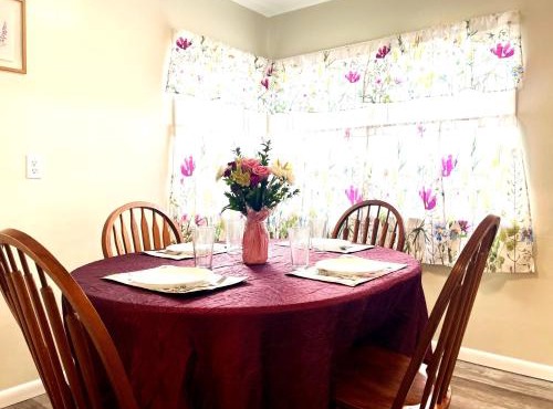 Emerald - GREAT PARK, 3br, Yard, Pet-Friendly