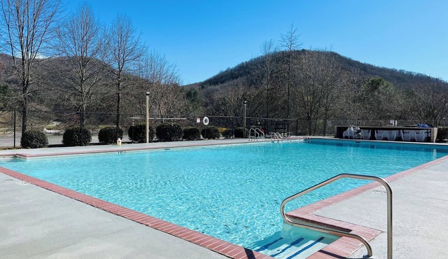 Emerald Holly Gem Sky Valley/Pool Hot Tub WiFi