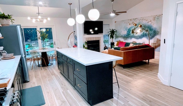 Emerald House - striking, remodel in tranquil, central neighborhood