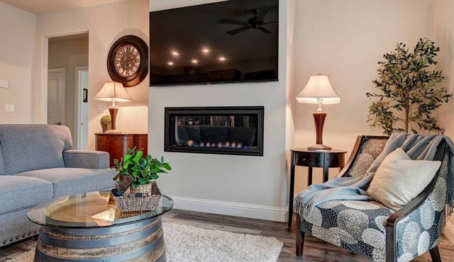 Emerald Inn in the Mountains: Stunning brand new home!